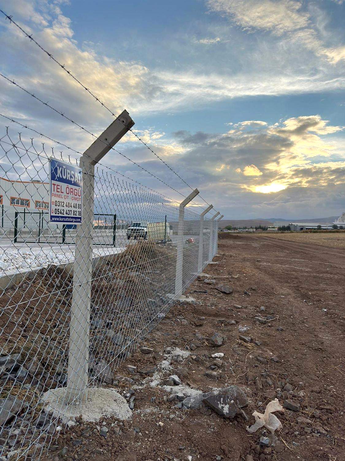 Beton direkli kafes tel örgünün çit sistemlerindeki önemi.