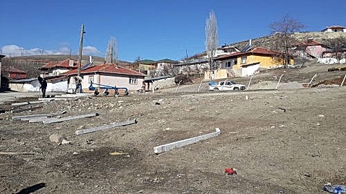 Kürşat Tel Örgü Beton Direk Dikme İşi Bezirhane Mahallesi 