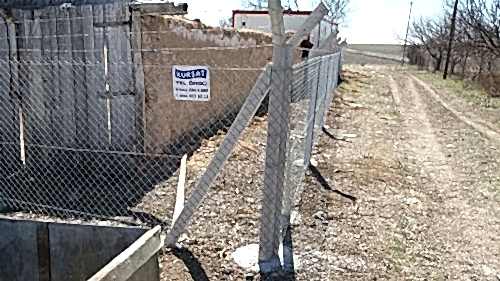 Eğik beton direkli kafes tel örgü uygulaması