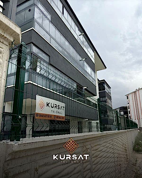 panel çit, kafes tel, dikenli tel, beton direk, çimçit, panjur panel çit, çit kapısı