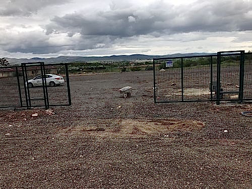 Panel çit ve uçar kapı çalışması